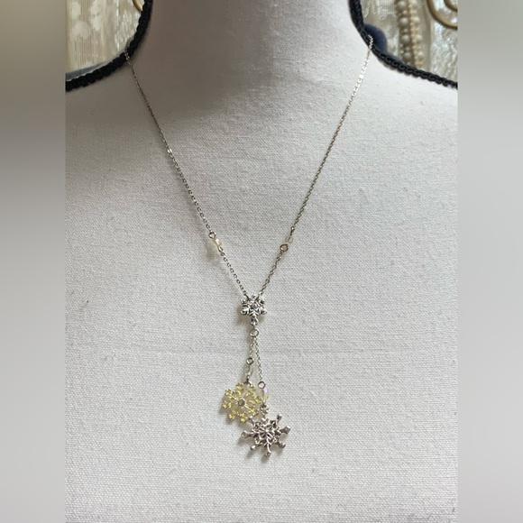 2006 AVON SNOWFLAKE NECKLACE w/ ORIG. BOX - Picture 3 of 6